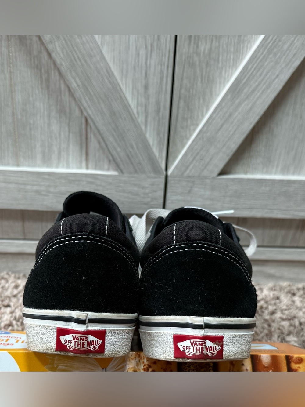 Vans ward Old Skool Black & White Suede Sneakers (9 ladies) unisex ok to - Picture 3 of 11